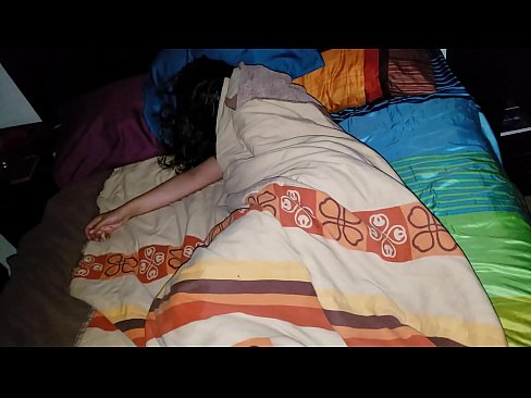 ❤️ El fillastre renya la seva jove madrastra mentre dorm. ❤️ Porno anal a nosaltres ❤